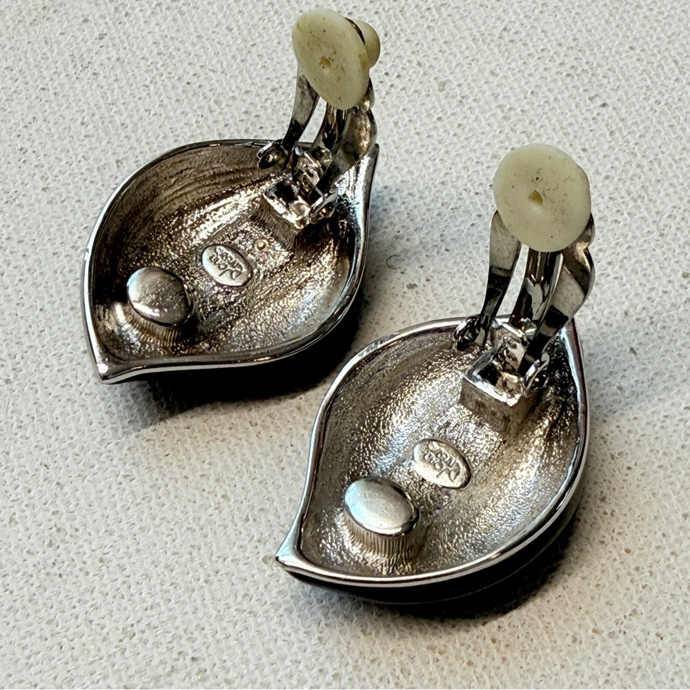 Vintage Joan Rivers Black Enamel Pave Rhinestone Clip on Earrings Silver Tone - Picture 3 of 4